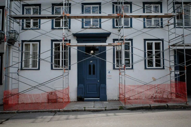 a building with a blue door